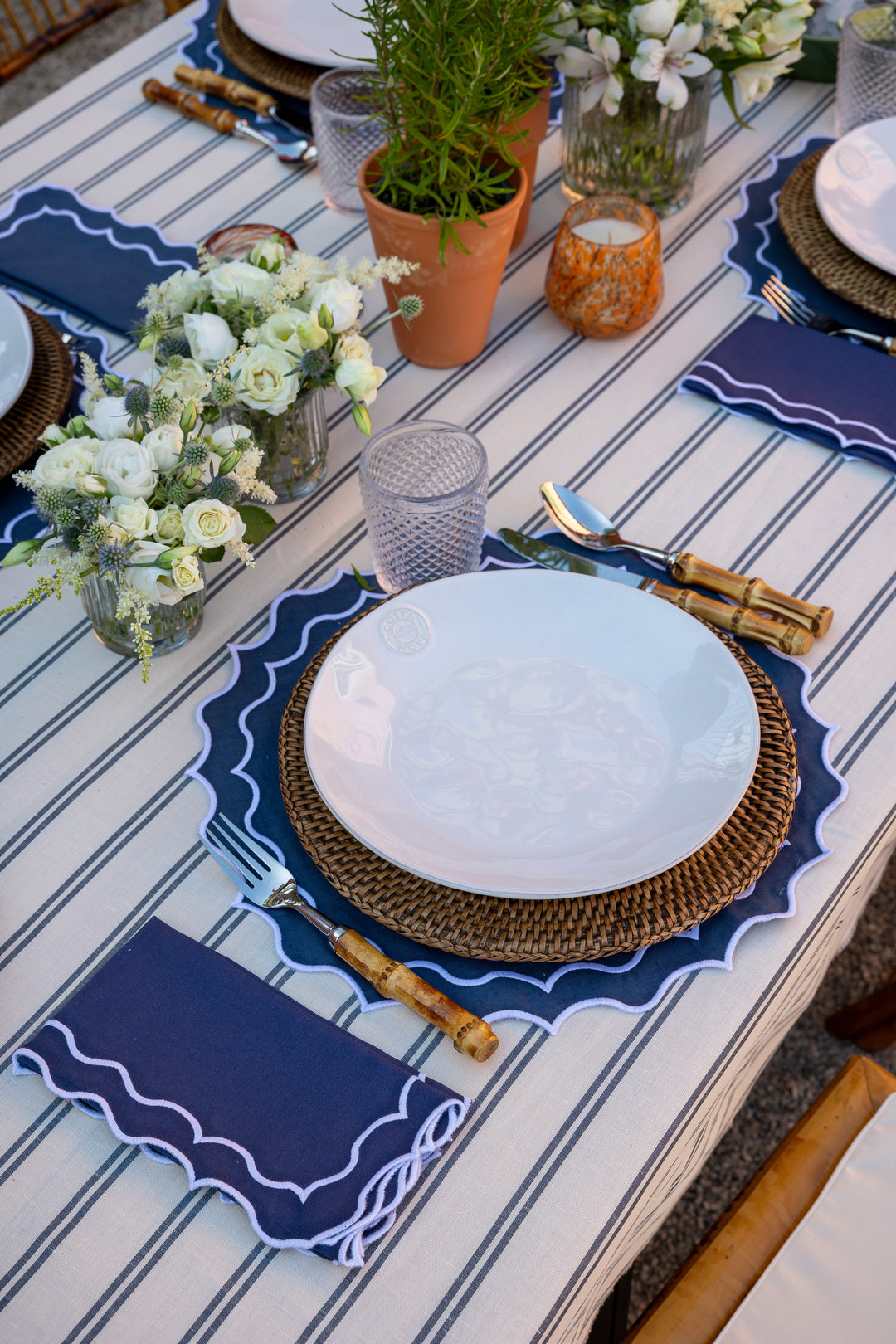 Scalloped Linen Placemat - Navy & White