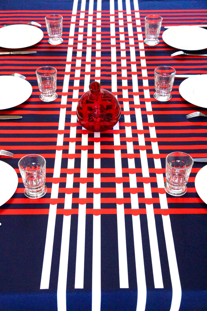 Chassé Croisé Tablecloth
